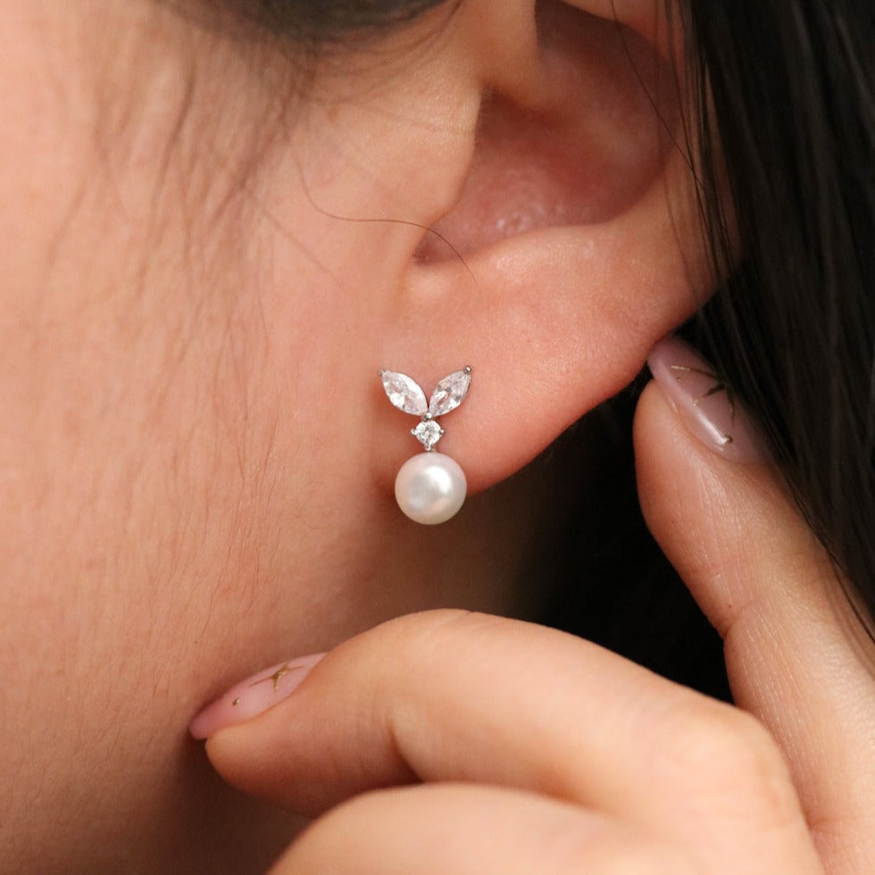 Pearl leaf drop earrings with pearl and sparkling cubic accents – 18k gold plated
